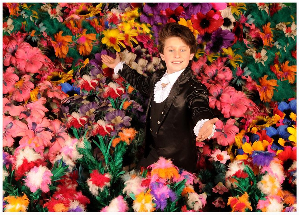  Alfredo Lorenzo presenteert hiermee de enige en grootste goochel bloemenshow van Nederland.